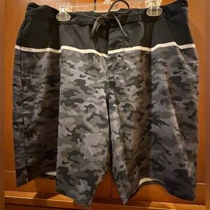 BYLT BASICS MENS COASTAL BOARD SHORT
SIZE EXTRA LARGE
EXCELLENT CONDITION